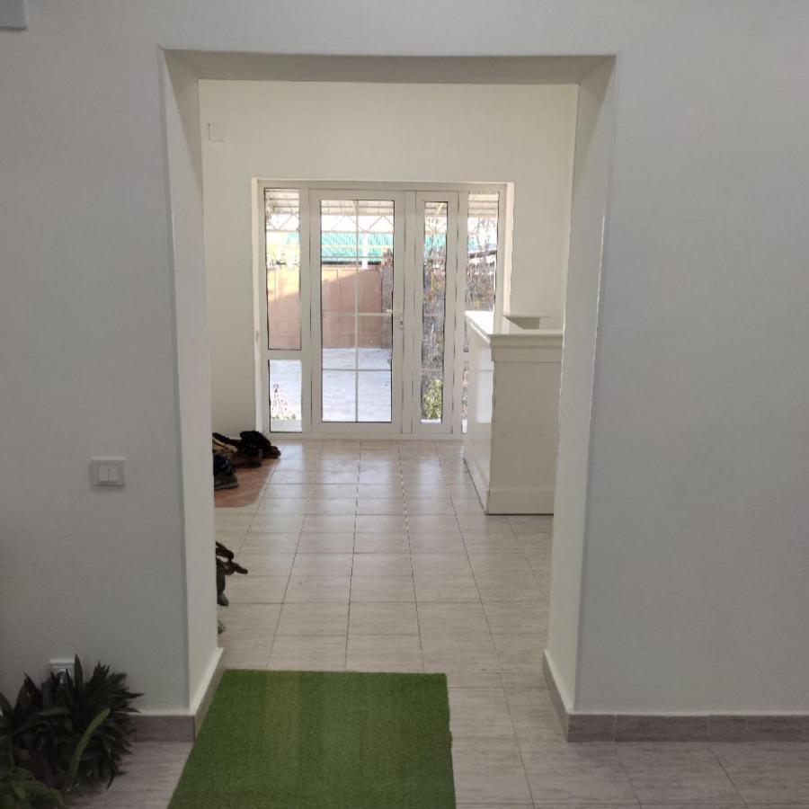 Abs Guest House أوش المظهر الخارجي الصورة