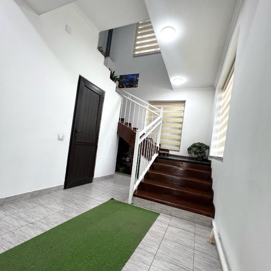 Abs Guest House أوش المظهر الخارجي الصورة